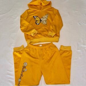 SHEIN Yellow Butterfly Print Kids Jogger Set